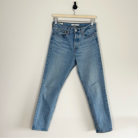 Aritzia Levi's Wedgie Straight Jean High-waisted straight jeans - Picture 3 of 6